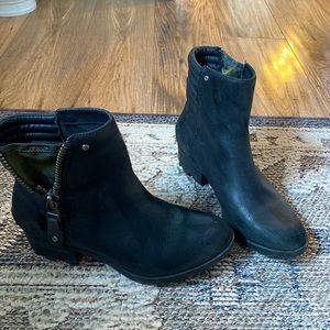 Woman’s size 7 Sorel Booties